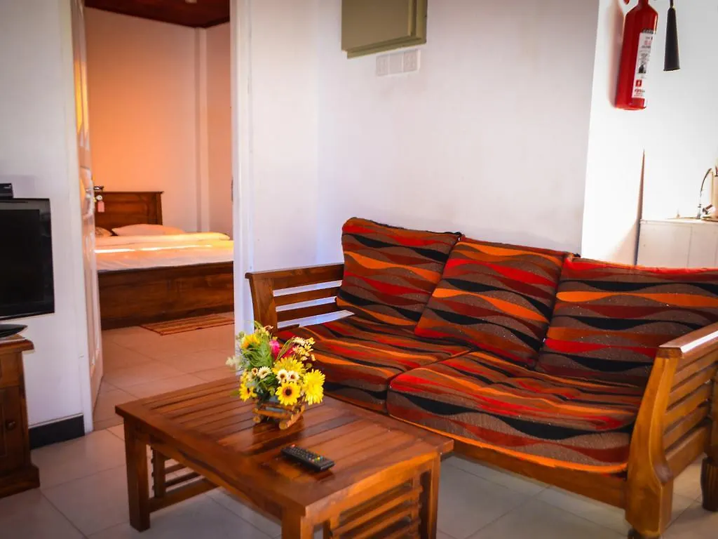 Hotel Treatooo White Palace Nuwara Eliya